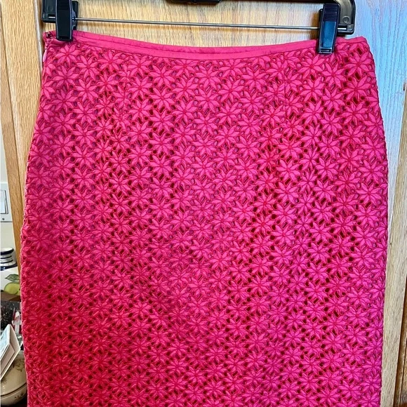 Ann Taylor Vibrant Pink Floral Pencil Skirt cut floral lace, vintage, excellent - Picture 1 of 15